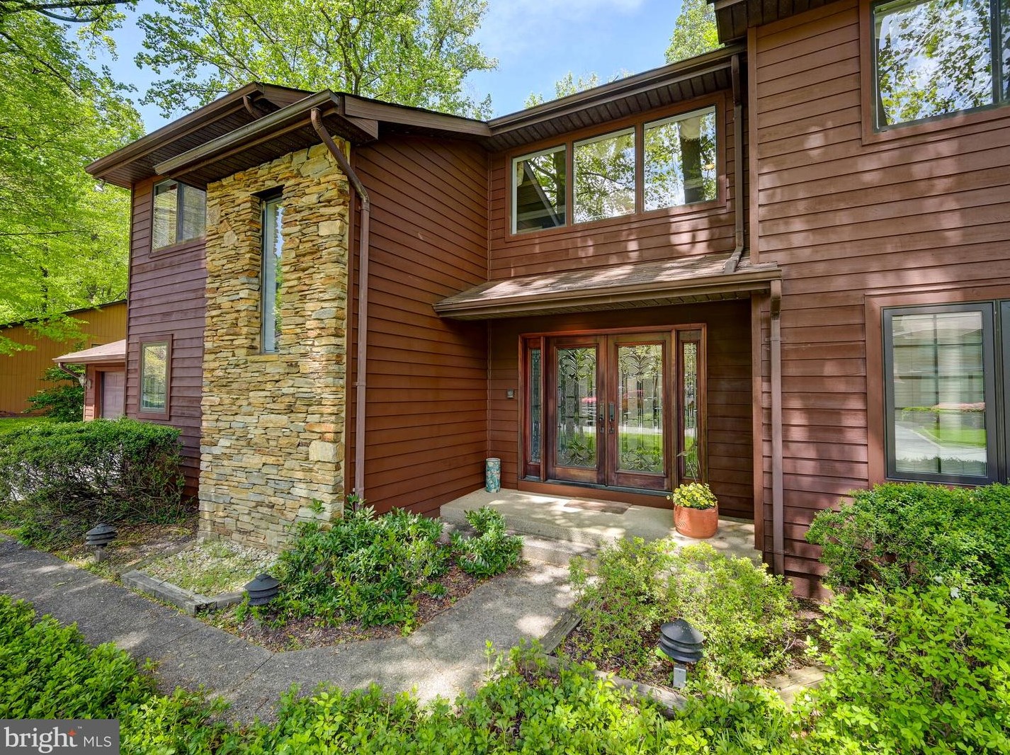 2004 Burdock Rd, Baltimore, MD 21209-1043