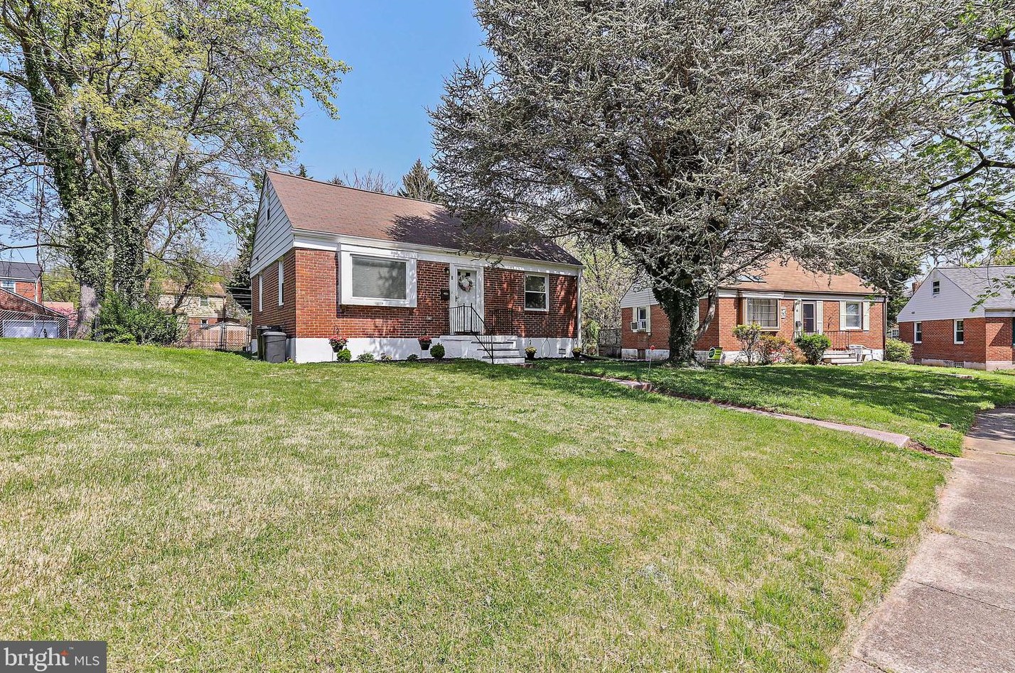 8 Salem Ct, Baltimore, MD 21208-6024