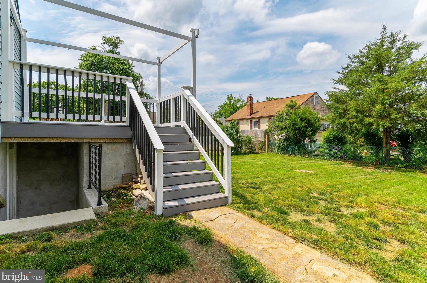 610 Meyers Dr, Baltimore MD  21228-4105 exterior