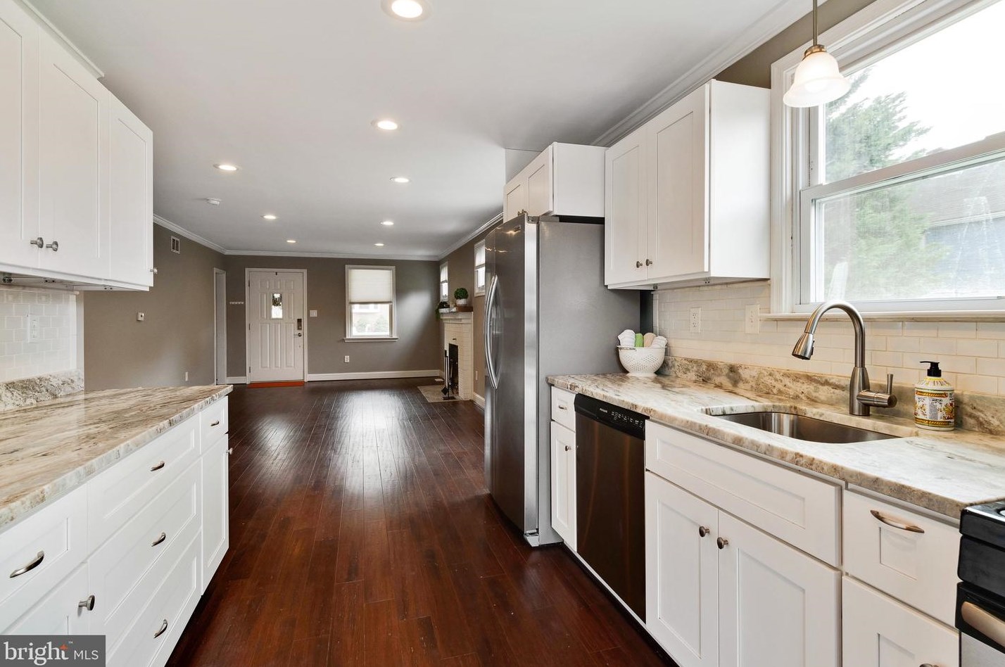 610 Meyers Dr, Baltimore MD  21228-4105 exterior