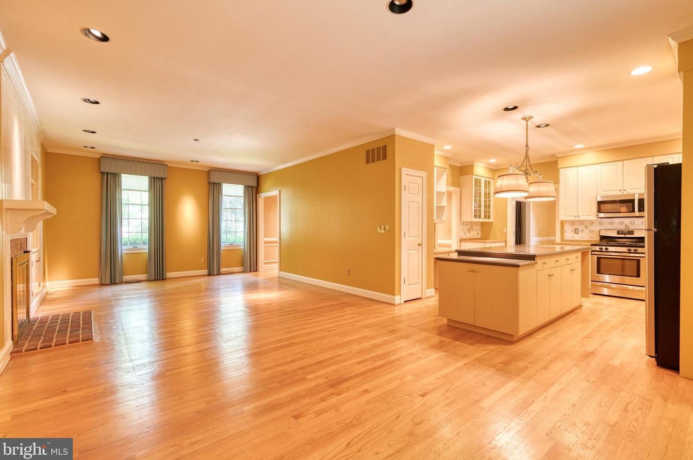 16 Dembeigh Hill Cir, Baltimore, MD 21210-1000
