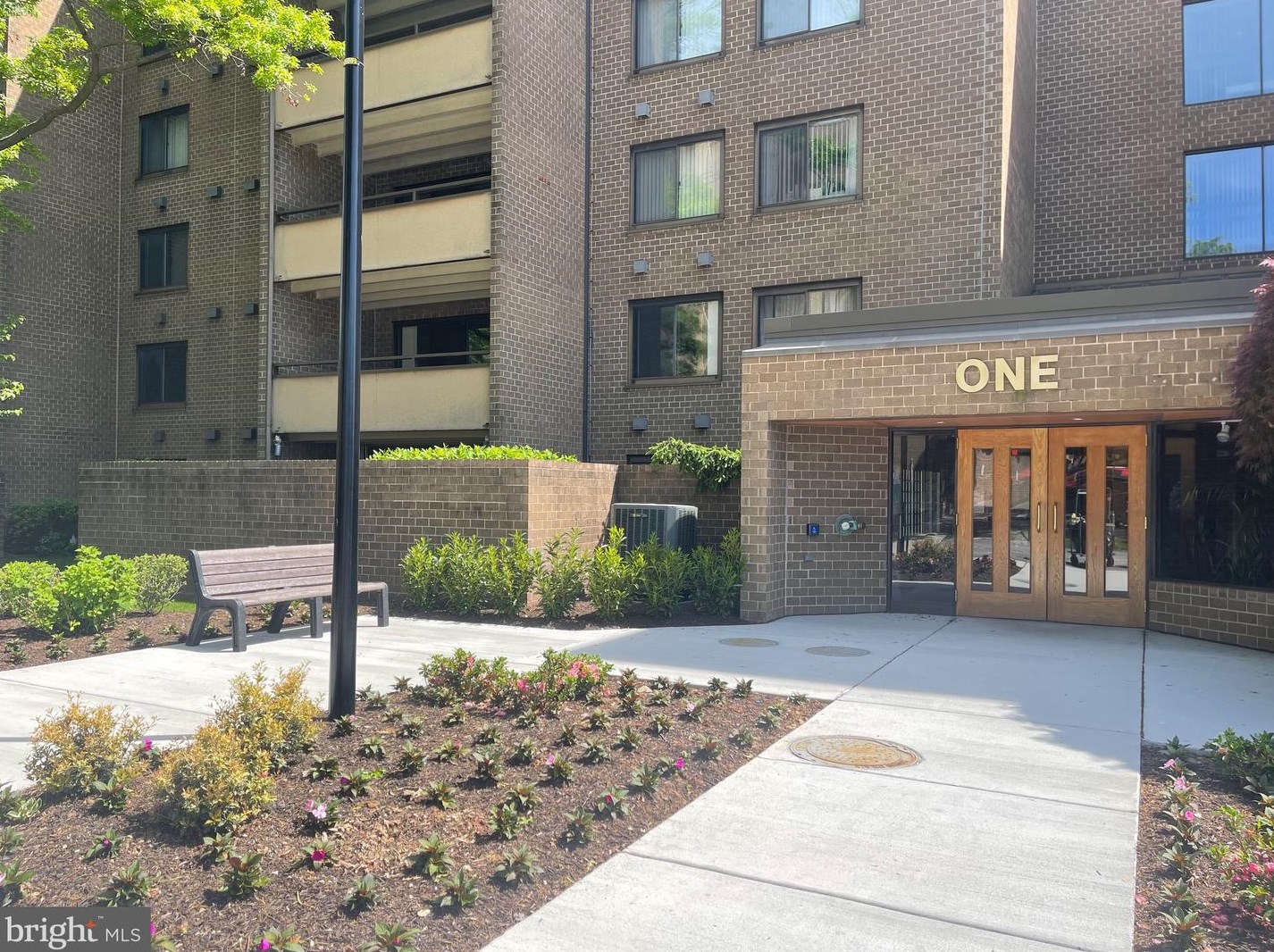 1 High Stepper Ct, Baltimore, MD 21208-6369