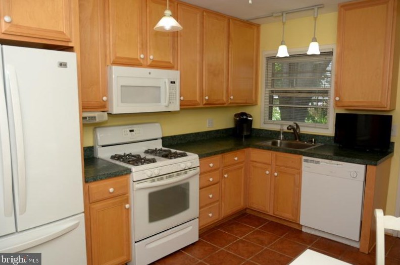 2715 Summerson Rd, Baltimore, MD 21209-2519