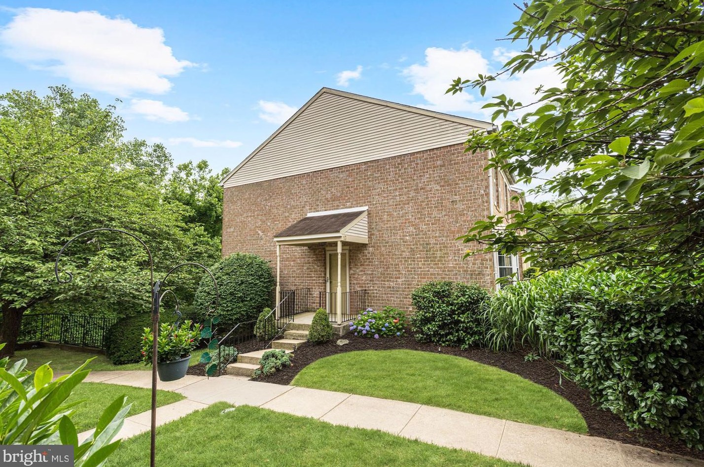 13 Jones Falls Ter, Baltimore, MD 21209-1684