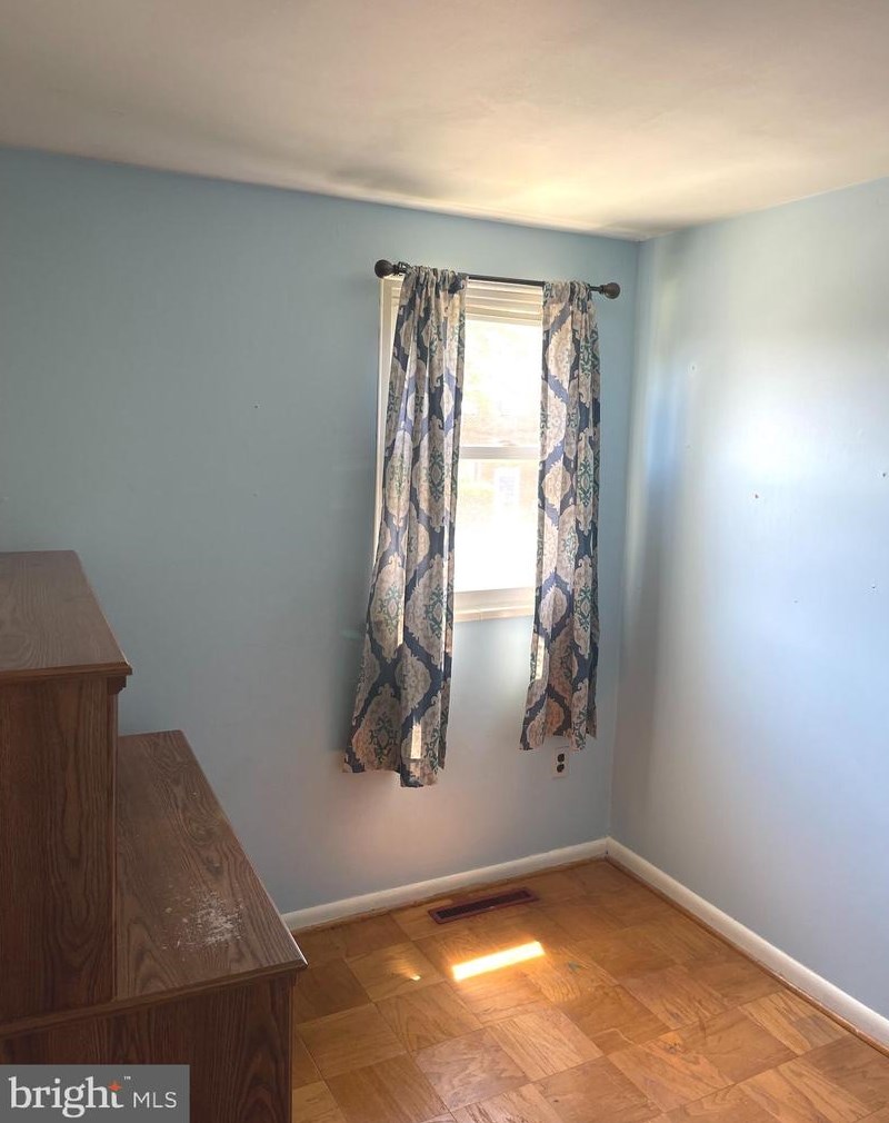 976 Regina Dr, Baltimore MD  21227-2338 exterior