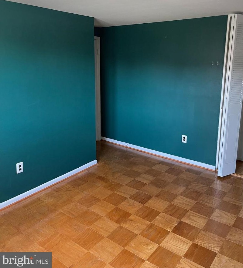976 Regina Dr, Baltimore MD  21227-2338 exterior