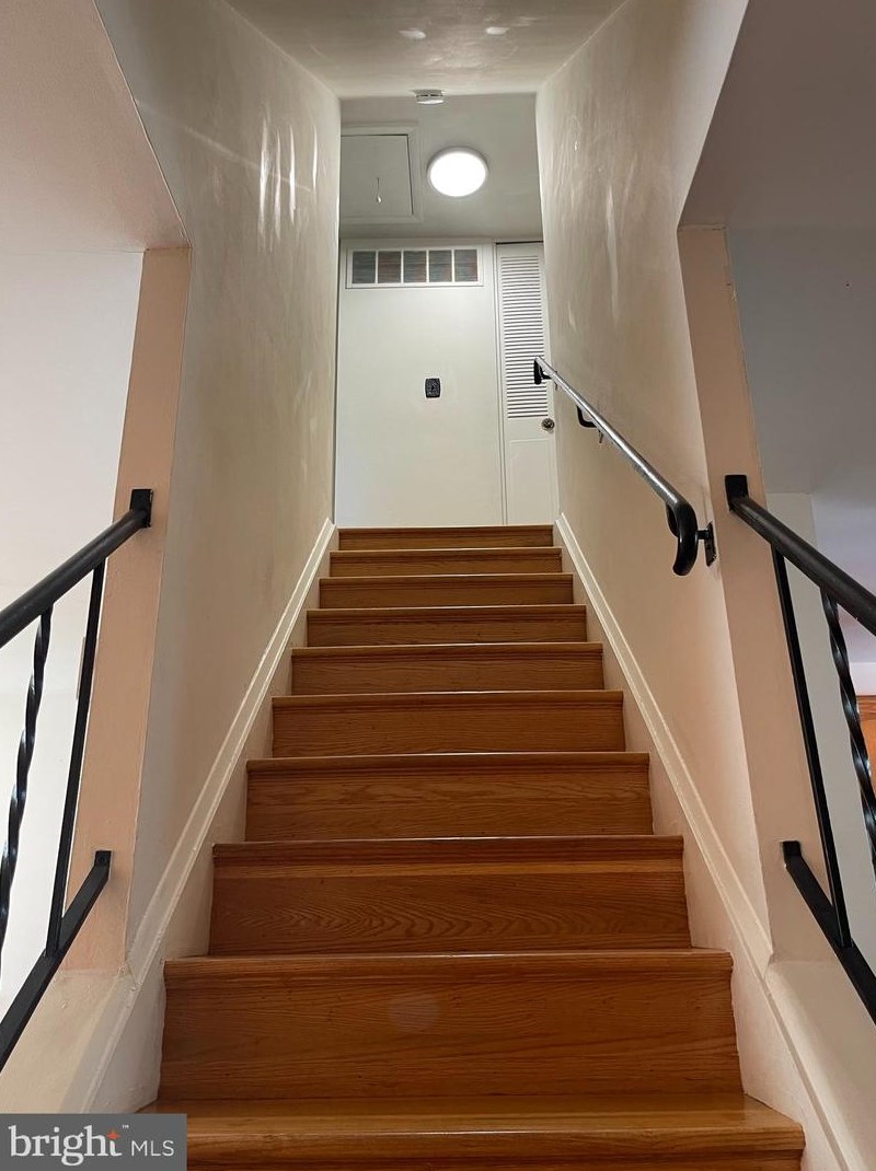 976 Regina Dr, Baltimore MD  21227-2338 exterior