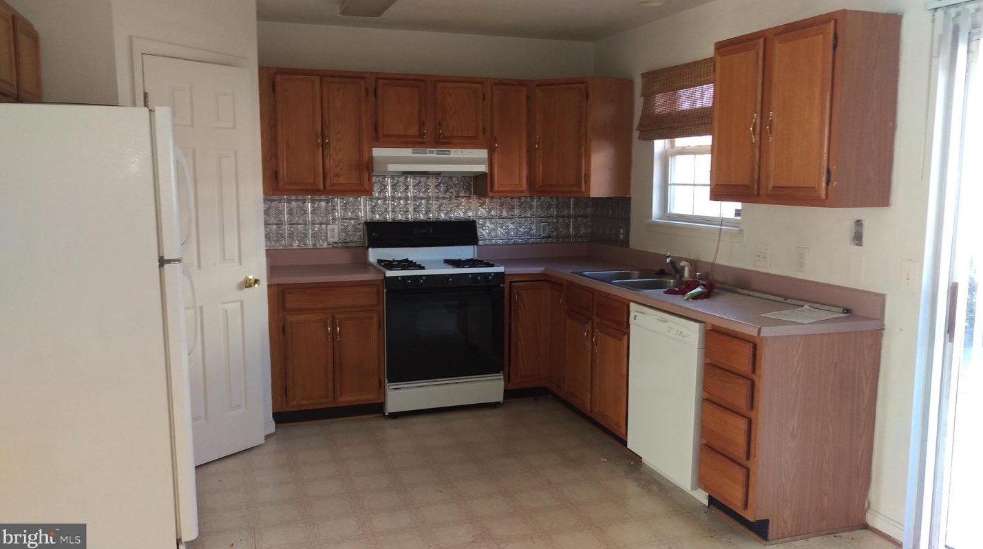22 Arrowood Ct, Baltimore, MD 21237-3868