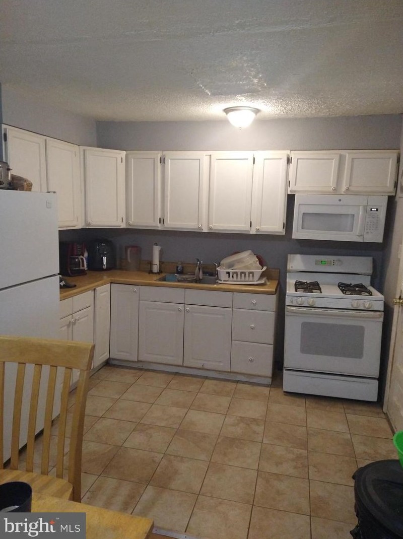 1516 Barkley Ave, Baltimore, MD 21221-3931