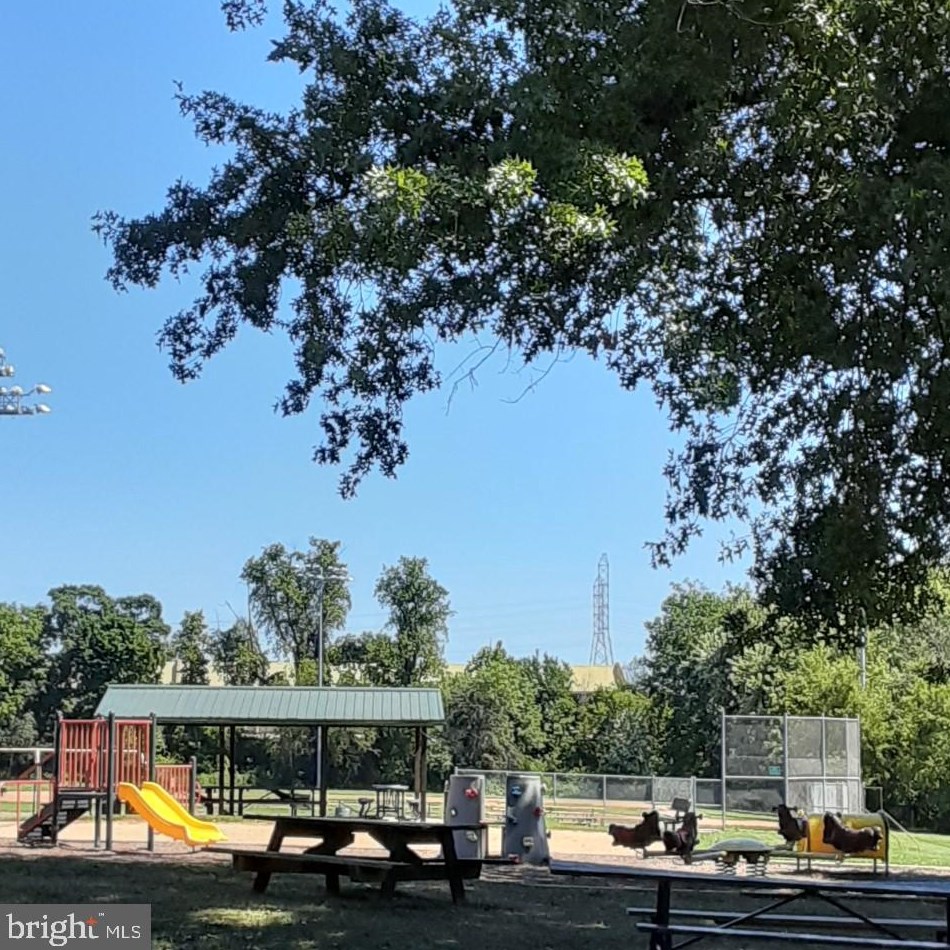 913 Rosedale St, Baltimore MD 21216-4233 exterior