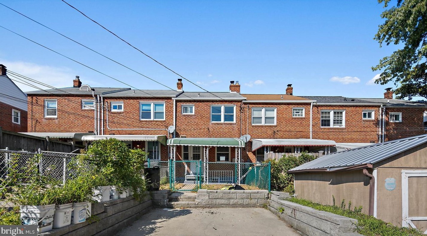 1079 Elm Rd, Baltimore MD  21227-3935 exterior
