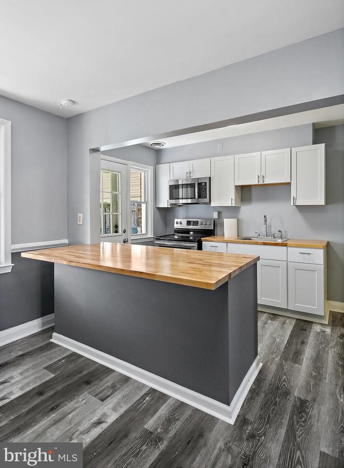 1079 Elm Rd, Baltimore MD  21227-3935 exterior
