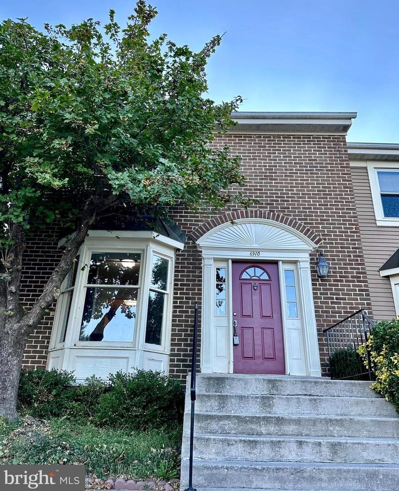 6910 10 Timbers Ln, Baltimore, MD 21209-1635