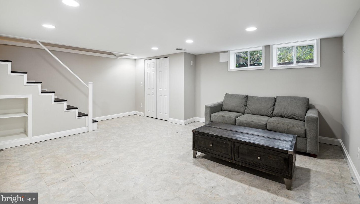 363 Whitfield Rd, Baltimore MD 21228-1809 exterior