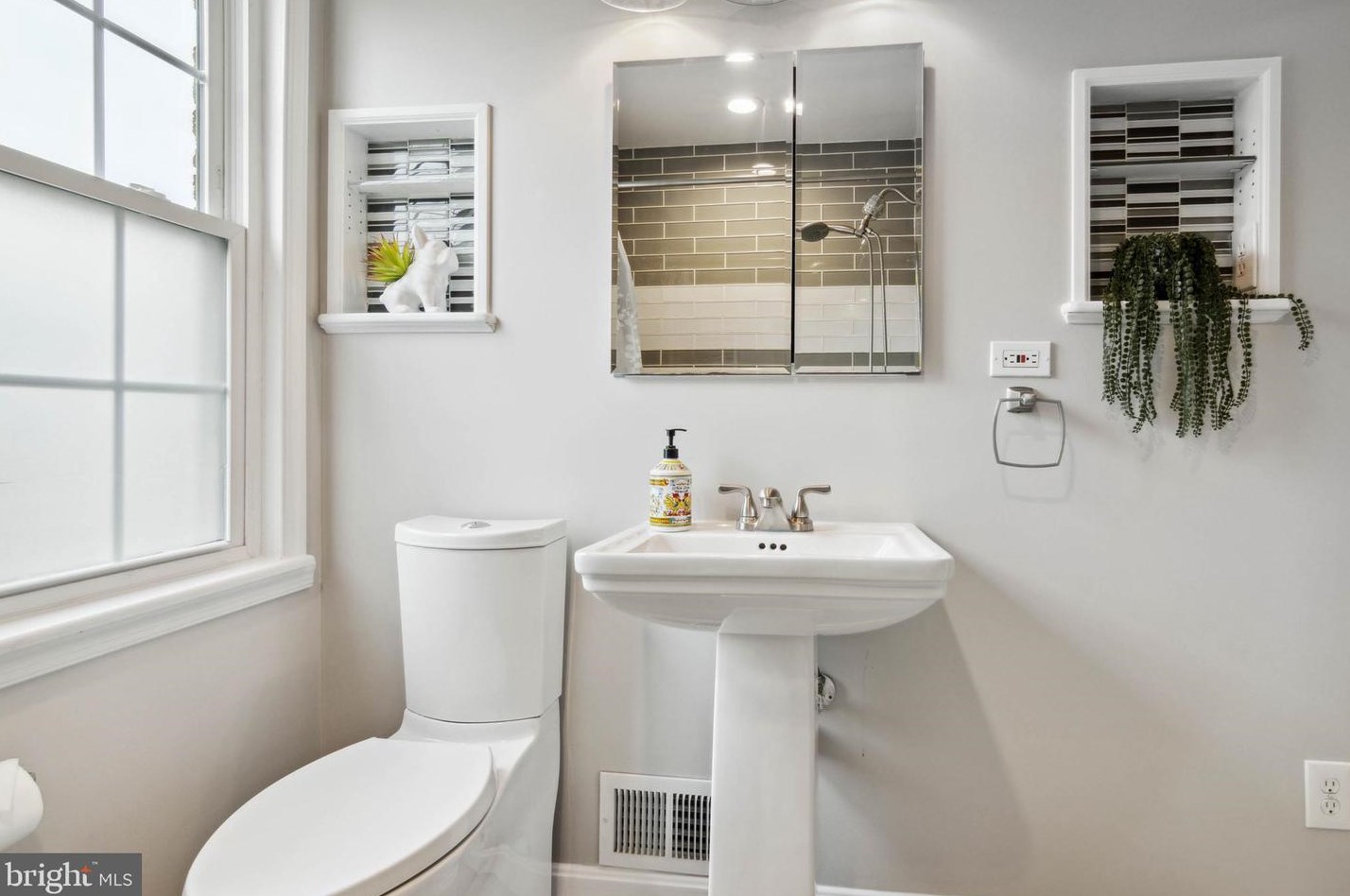 363 Whitfield Rd, Baltimore MD 21228-1809 exterior