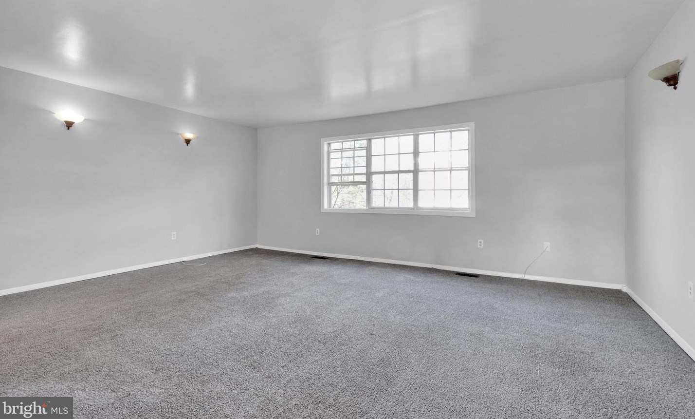 12 Middleview Ct, Baltimore, MD 21244-2620