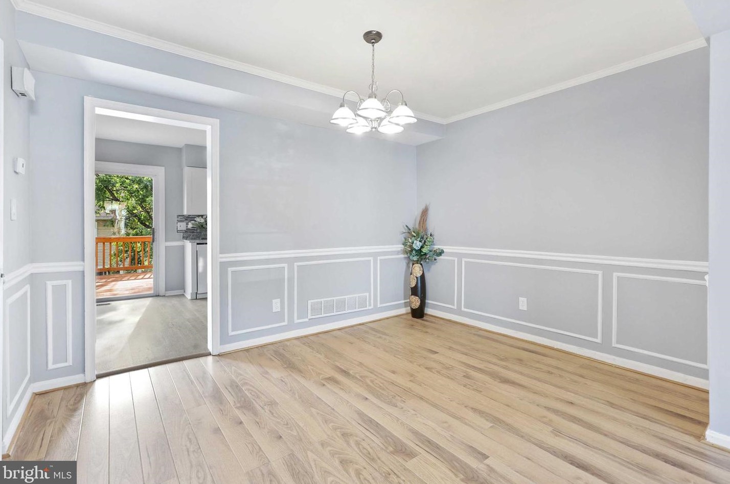 5804 Richardson Mews Sq, Baltimore MD  21227-4212 exterior