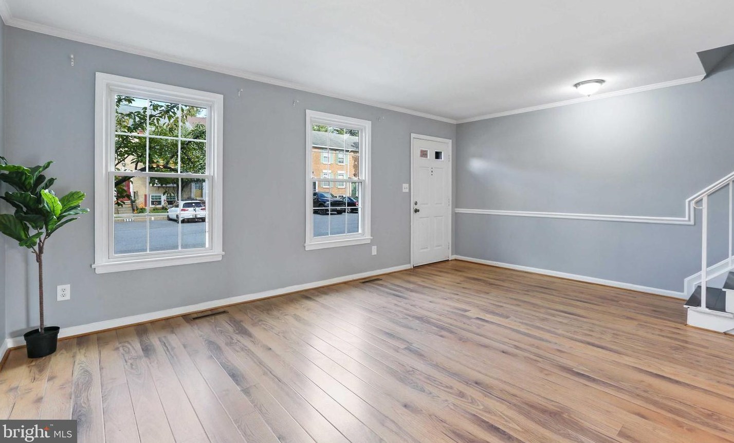 5804 Richardson Mews Sq, Baltimore MD  21227-4290 exterior