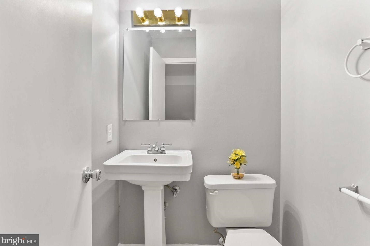 5804 Richardson Mews Sq, Baltimore MD  21227-4212 exterior