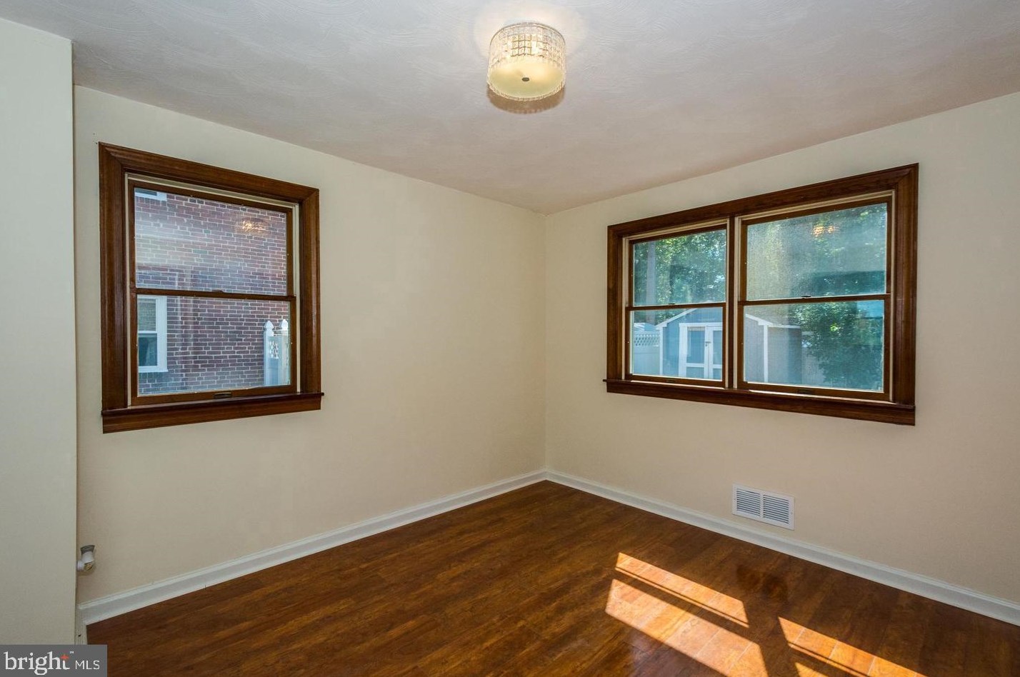 424 Westshire Dr, Baltimore MD  21228-3207 exterior