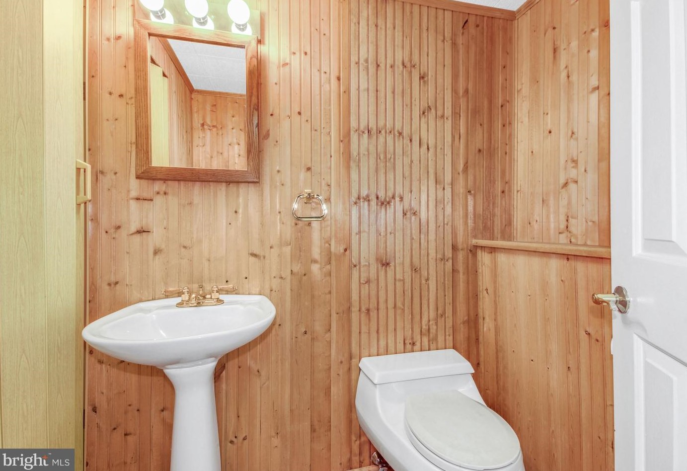 7040 Johnnycake Rd, Baltimore MD 21244-2406 exterior