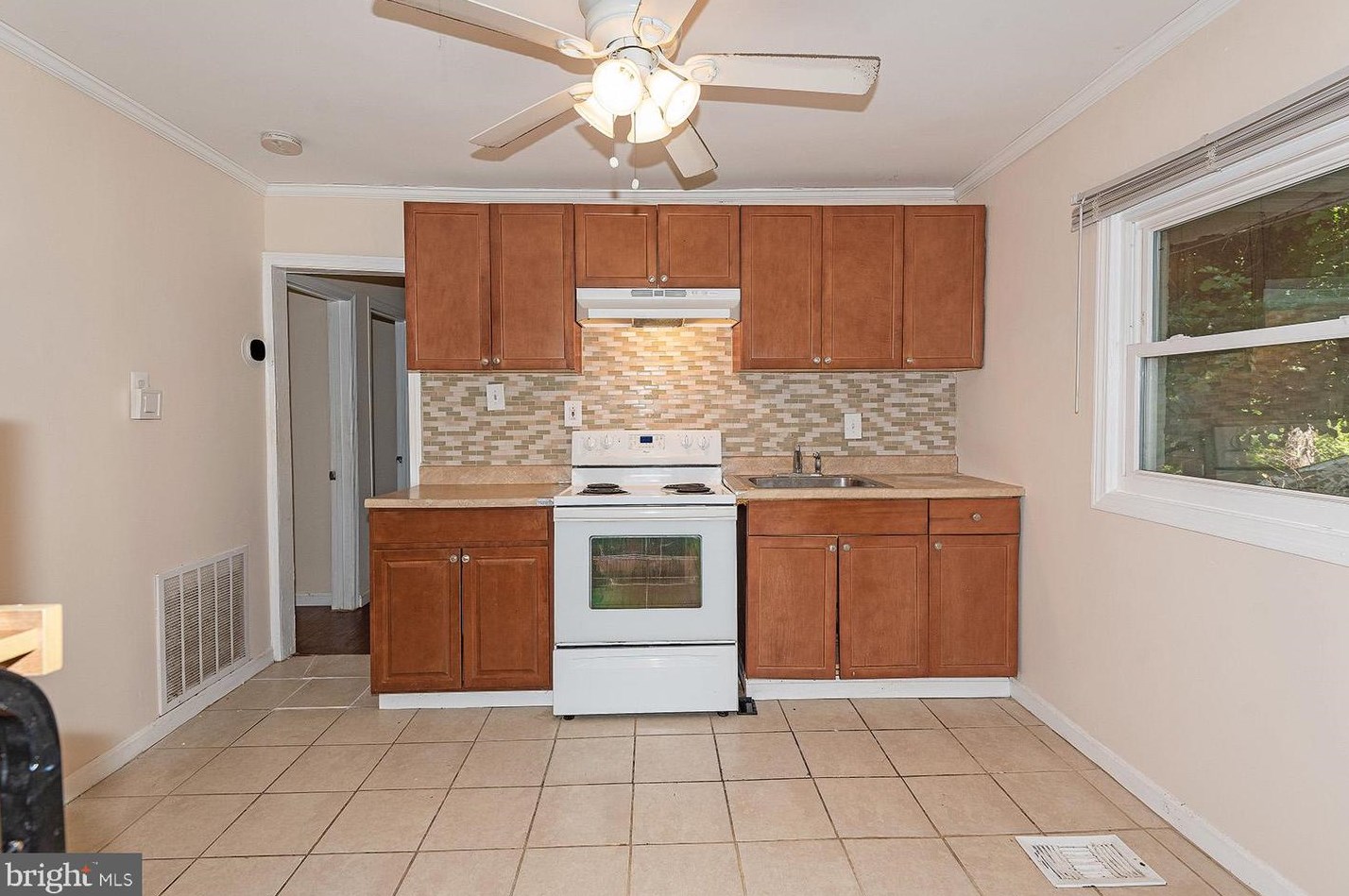 1027 Cummings Ave, Baltimore, MD 21228-2815
