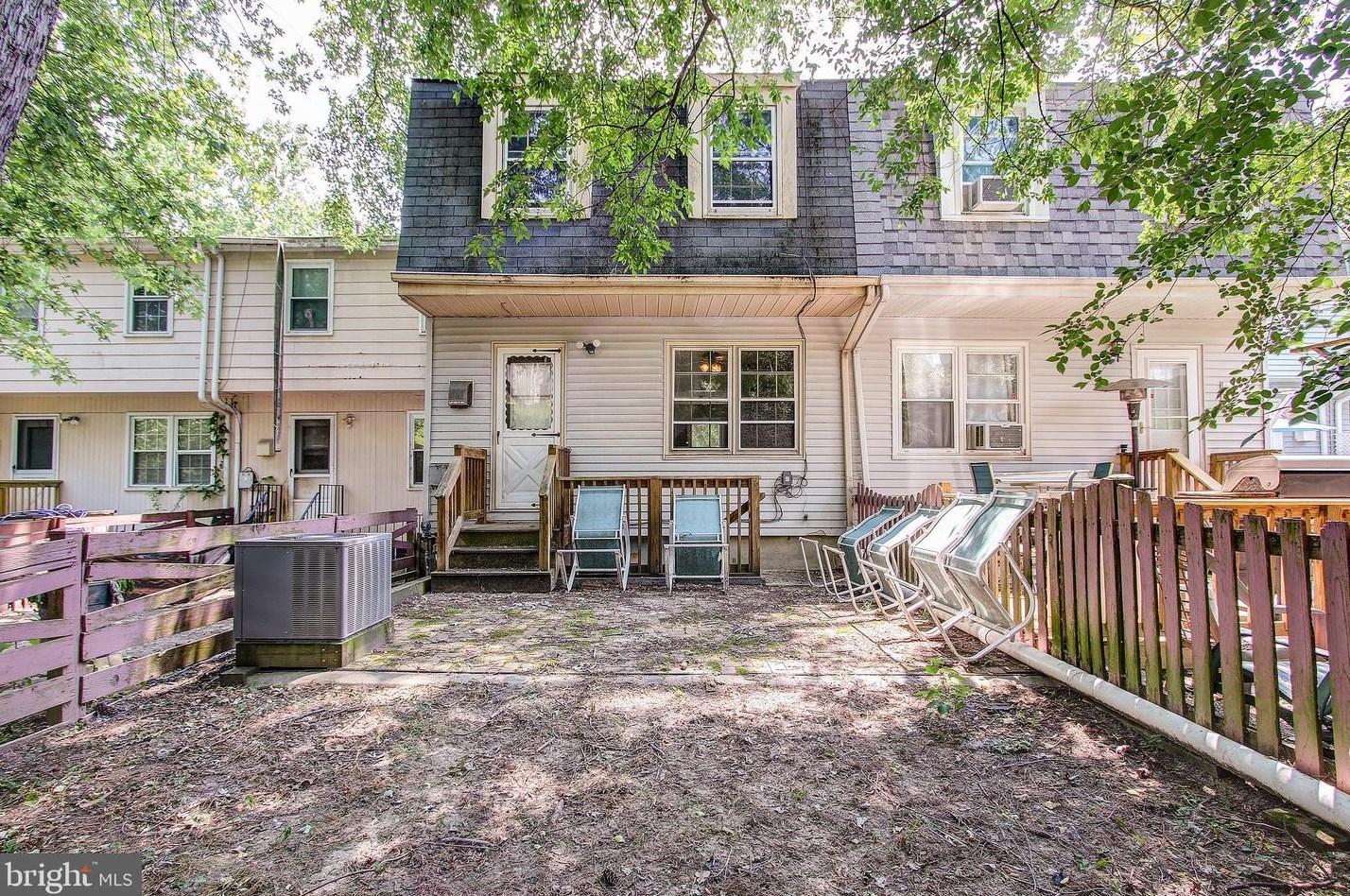 8560 Gradien Dr, Baltimore MD  21236-3004 exterior