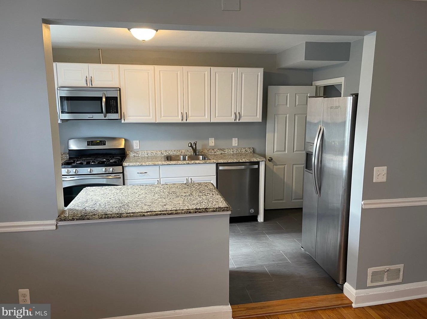 6119 Mt Rdg Rd, Baltimore MD 21228-2240 exterior