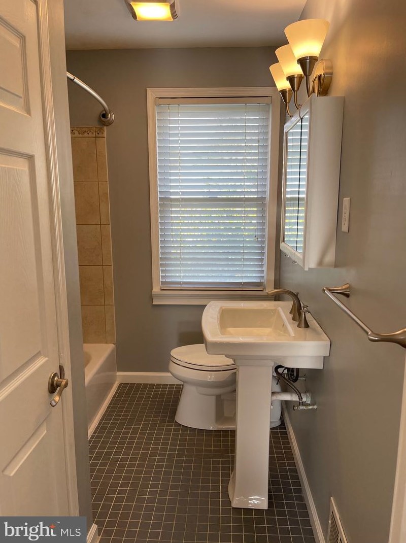 6119 Mt Rdg Rd, Baltimore MD 21228-2240 exterior