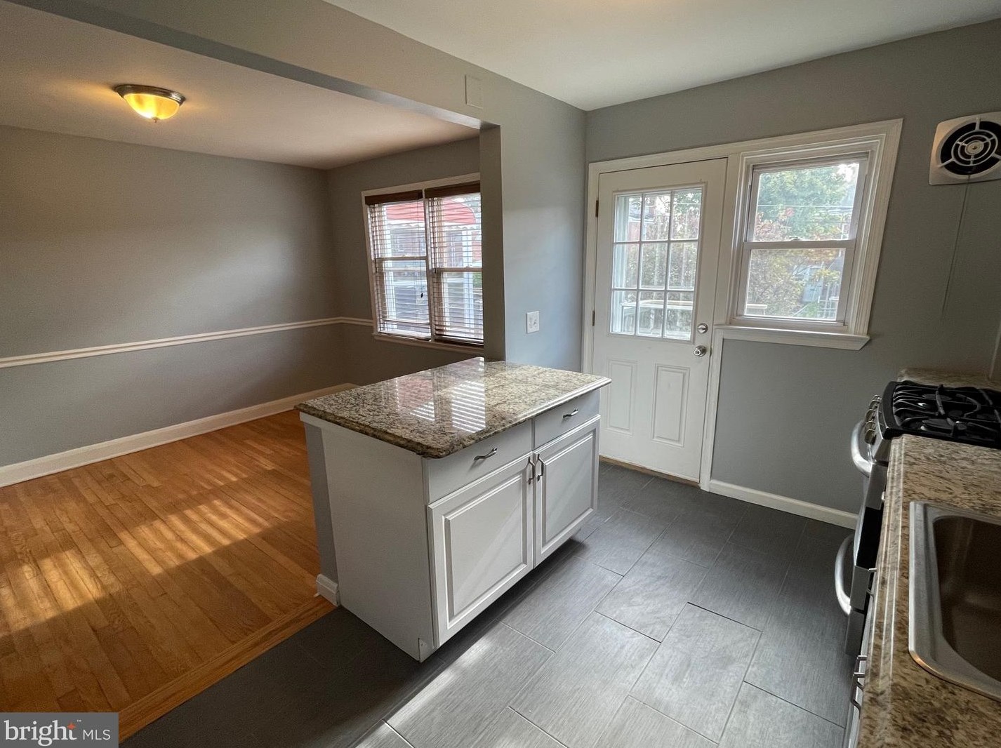 6119 Mt Rdg Rd, Baltimore MD 21228-2240 exterior