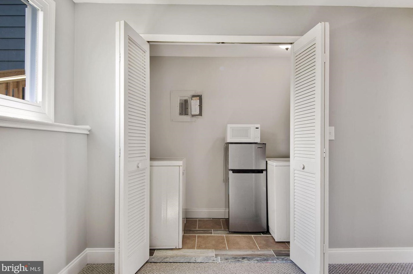 5820 Heron Dr, Baltimore MD  21227-4317 exterior