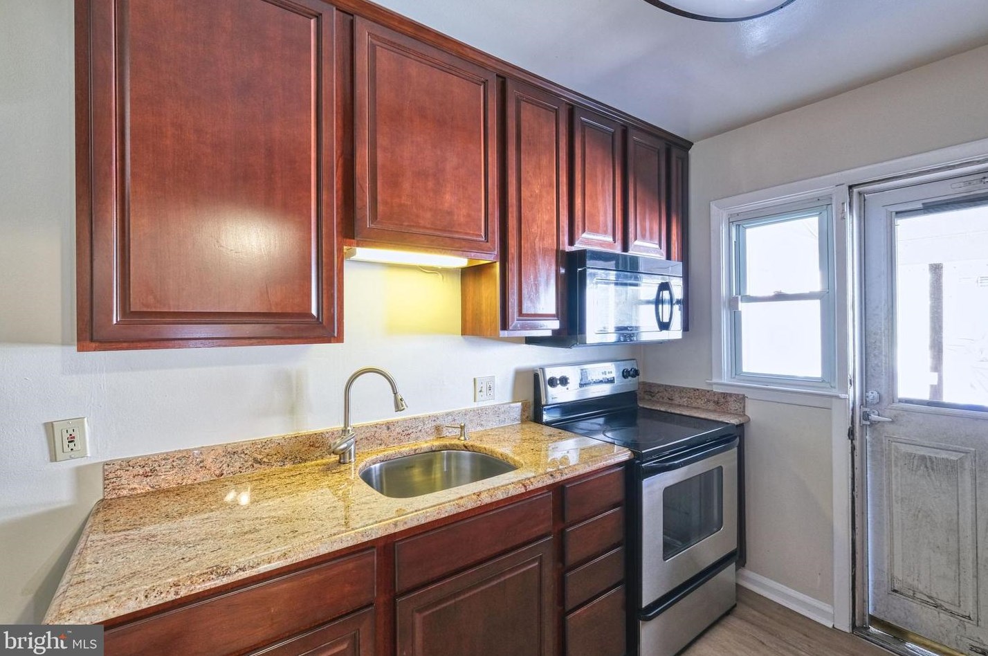 4460 Fenor Rd, Baltimore, MD 21227-4804