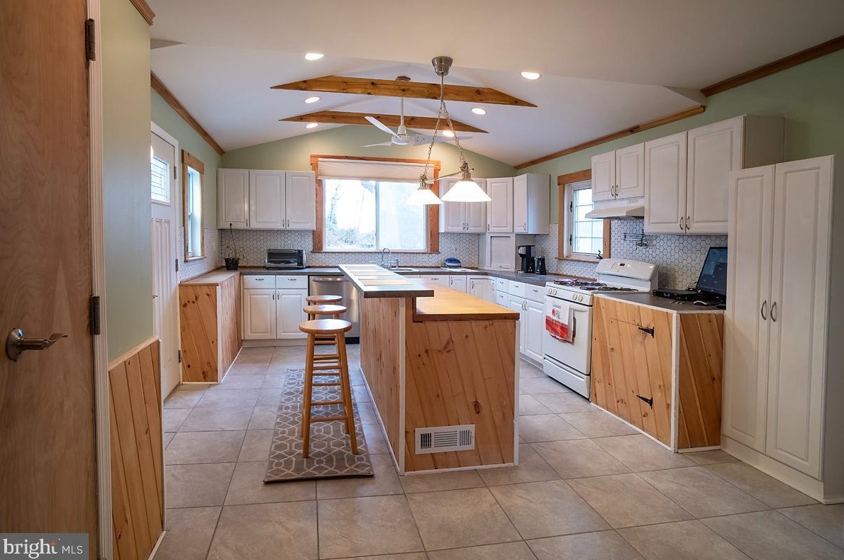 2838 Louisiana Ave, Baltimore, MD 21227-2222