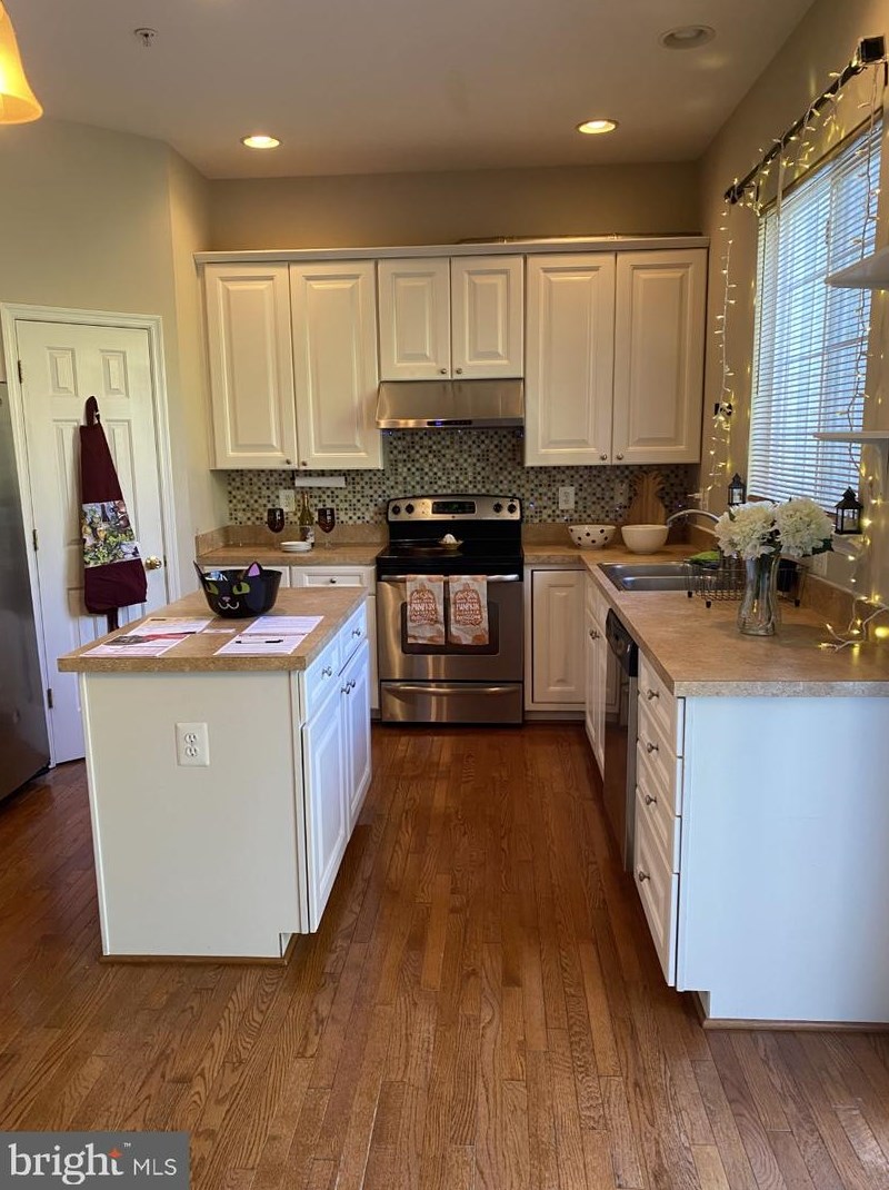 24 Buttonwood Ct, Baltimore, MD 21237-3874