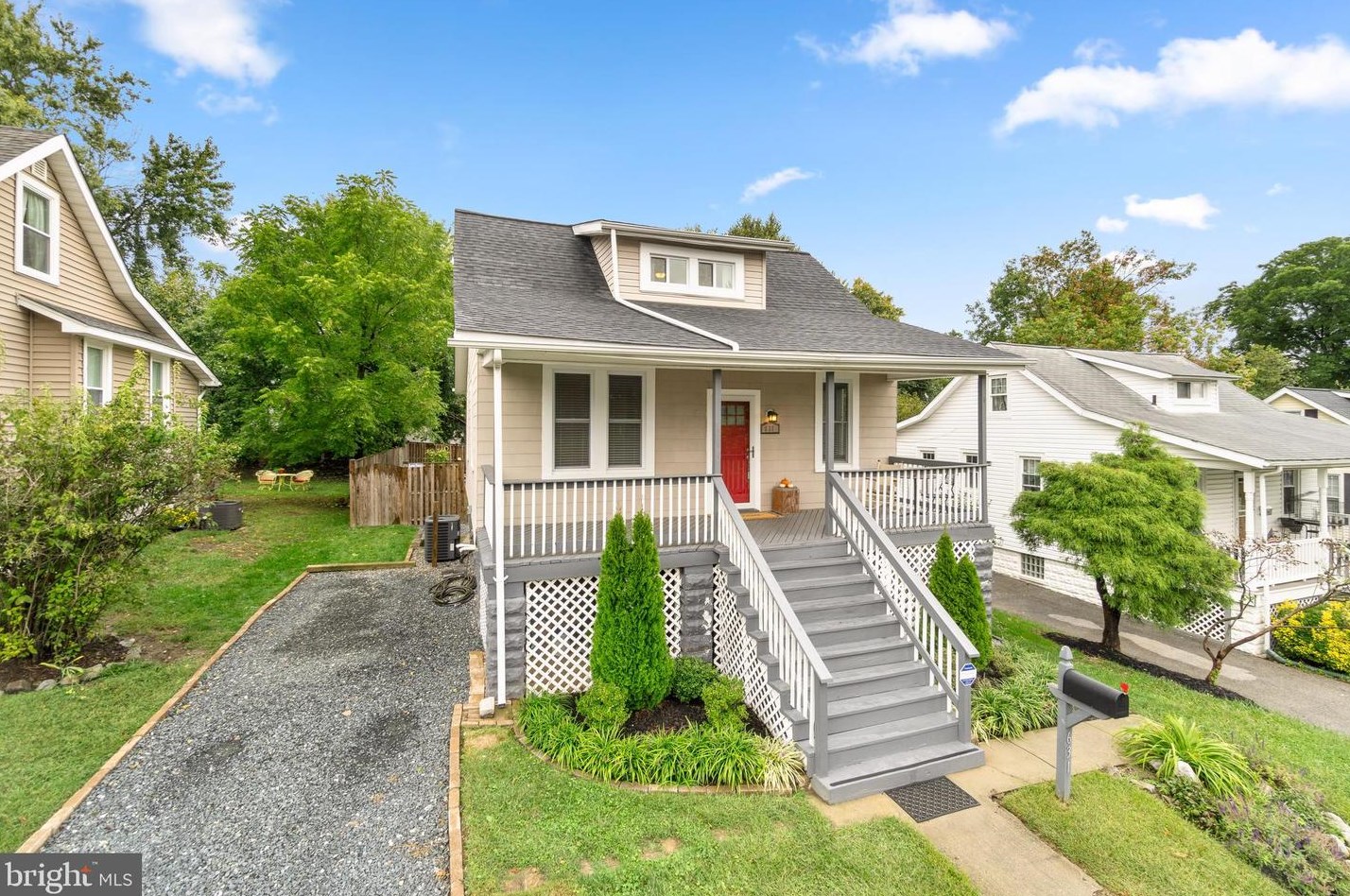 631 Bend Rd, Baltimore, MD 21229-2211