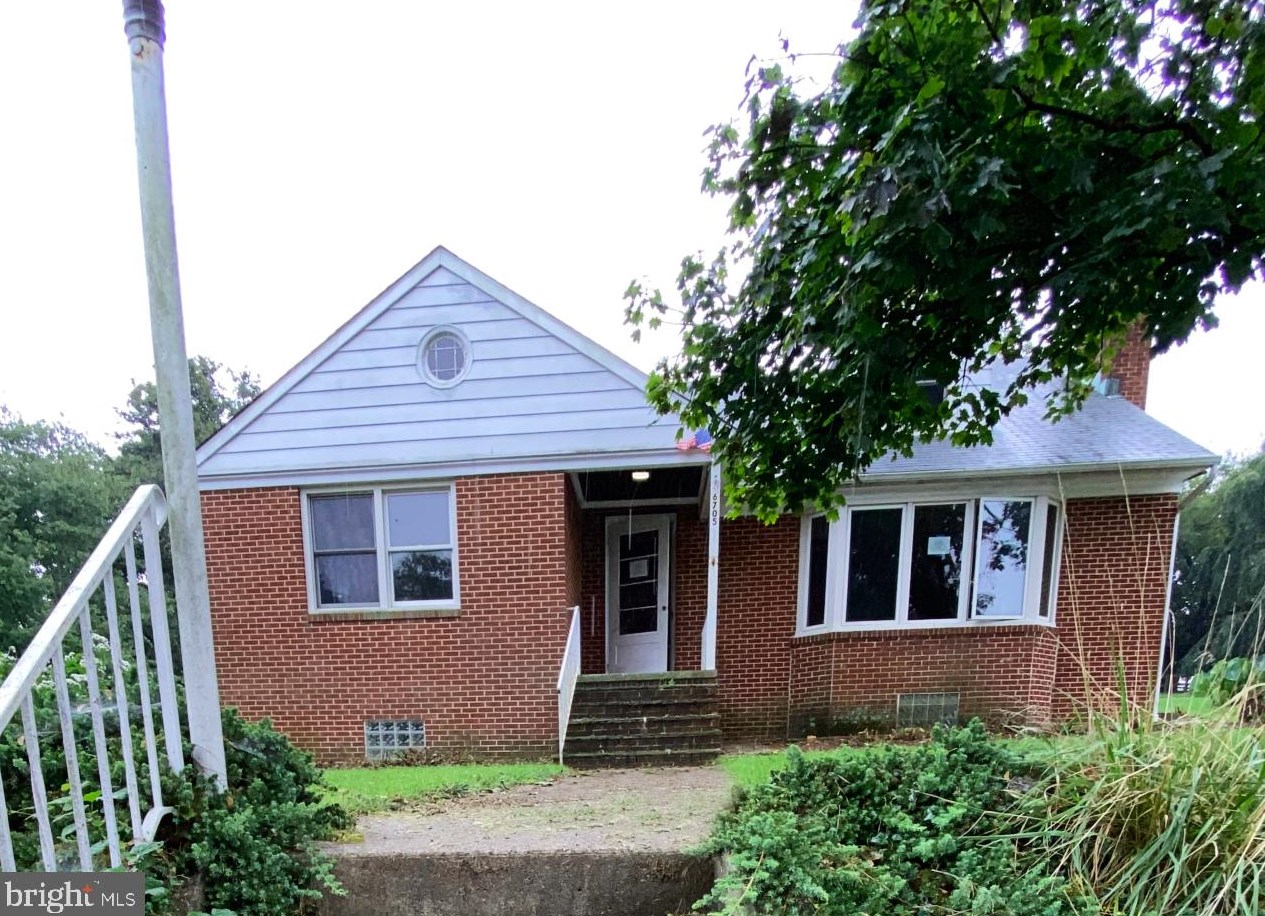6705 Canongate Rd, Baltimore, MD 21239-1403