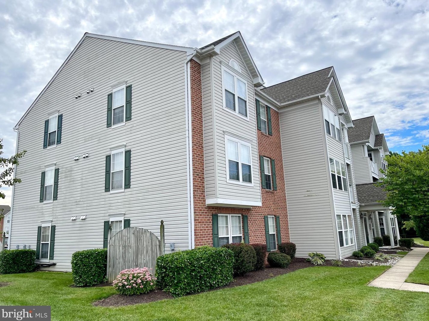 9571 Shirewood Ct, Baltimore MD  21237-4934 exterior