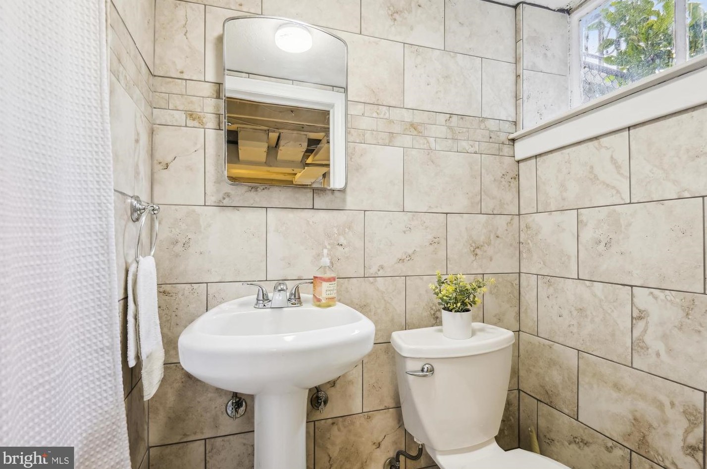 415 Lambeth Rd, Baltimore MD 21228-1842 exterior