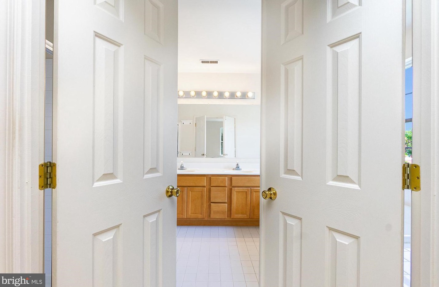 8216 Selwin Ct, Baltimore MD 21237-3363 exterior