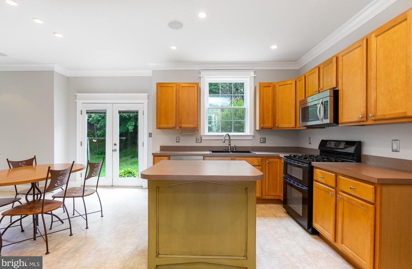 8216 Selwin Ct, Baltimore MD 21237-3363 exterior