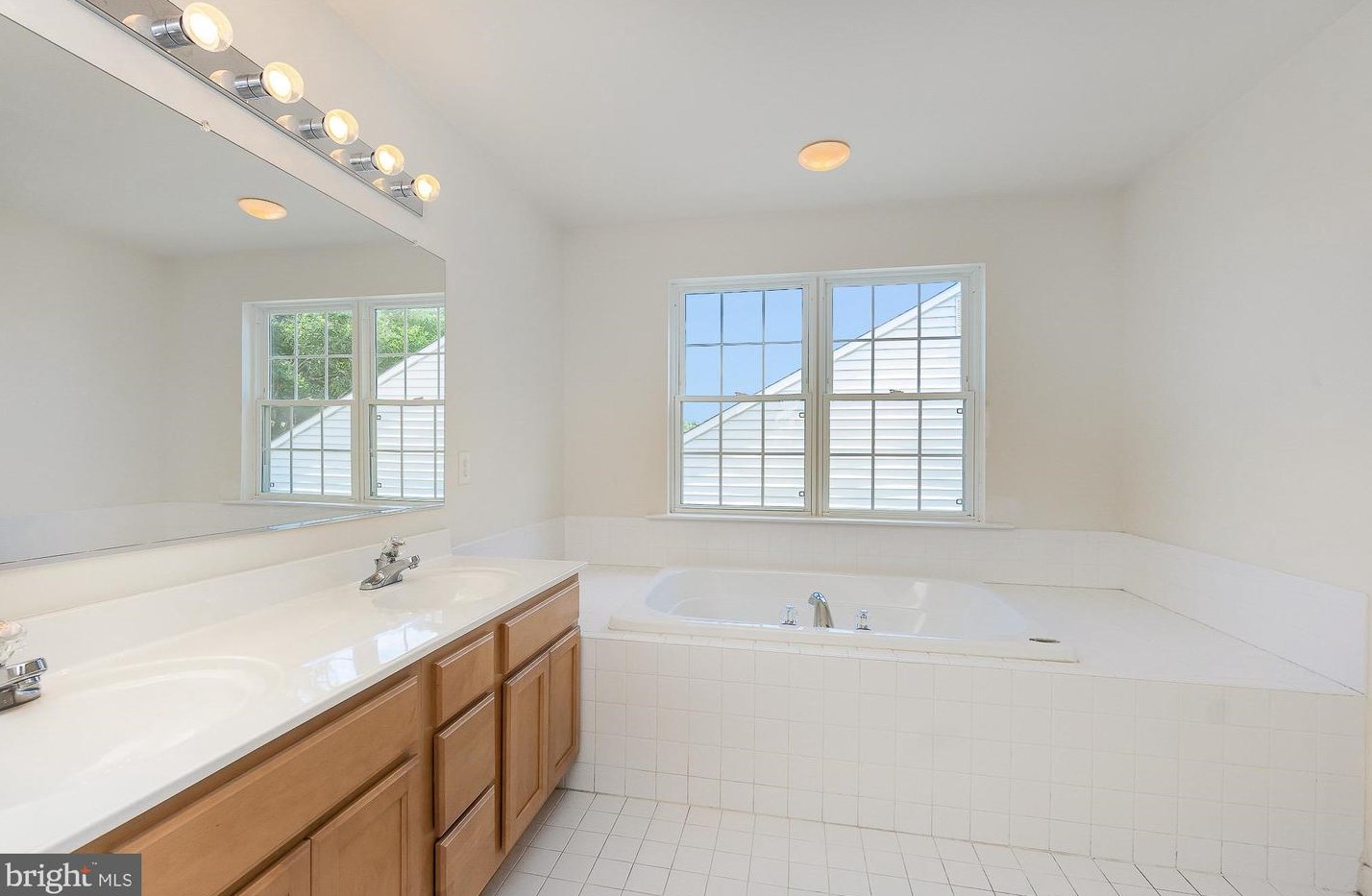 8216 Selwin Ct, Baltimore MD 21237-3363 exterior