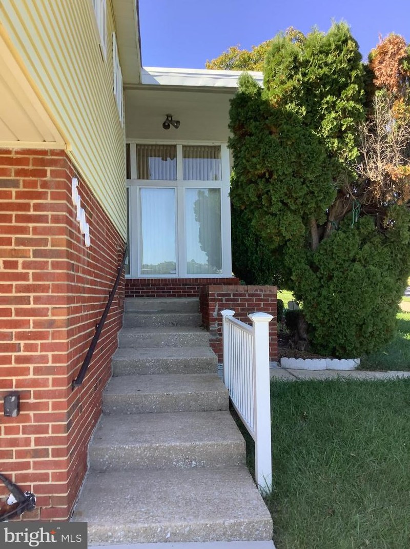 6108 Robin Hill Rd, Baltimore, MD 21207-6117