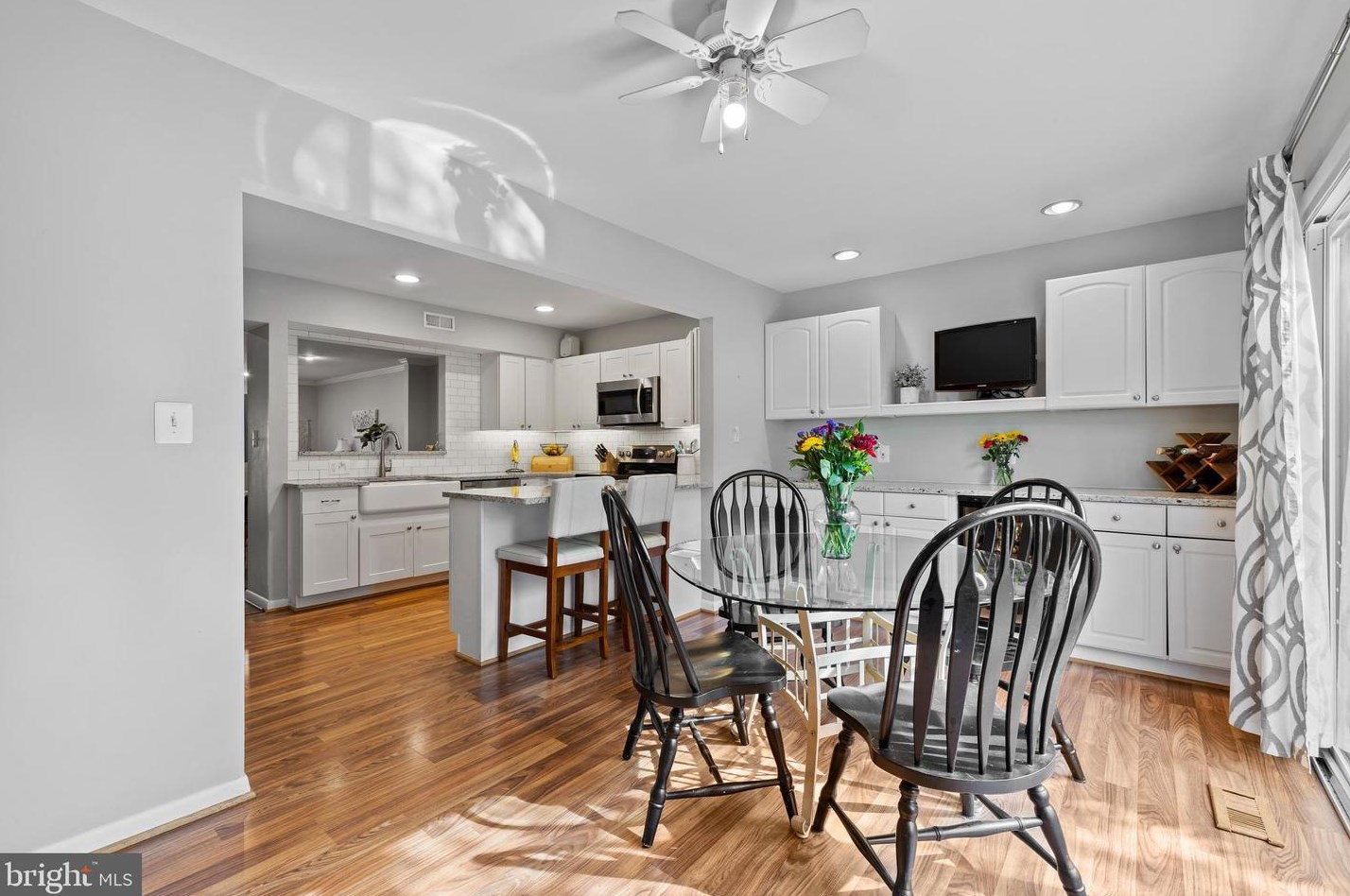 6112 Buckingham Mnr Dr, Baltimore MD exterior