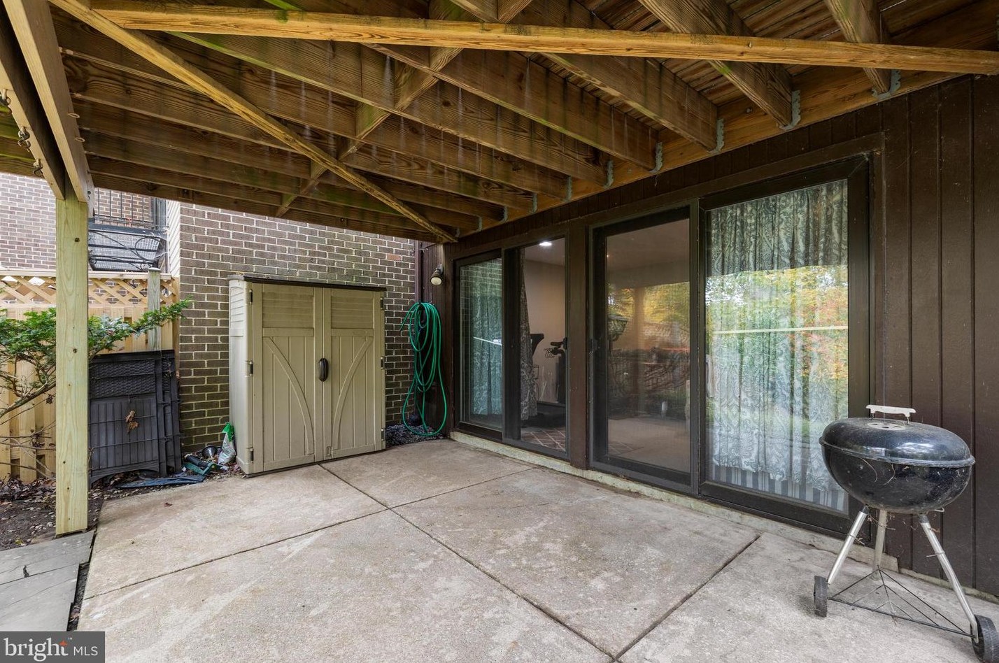 6112 Buckingham Mnr Dr, Baltimore MD exterior