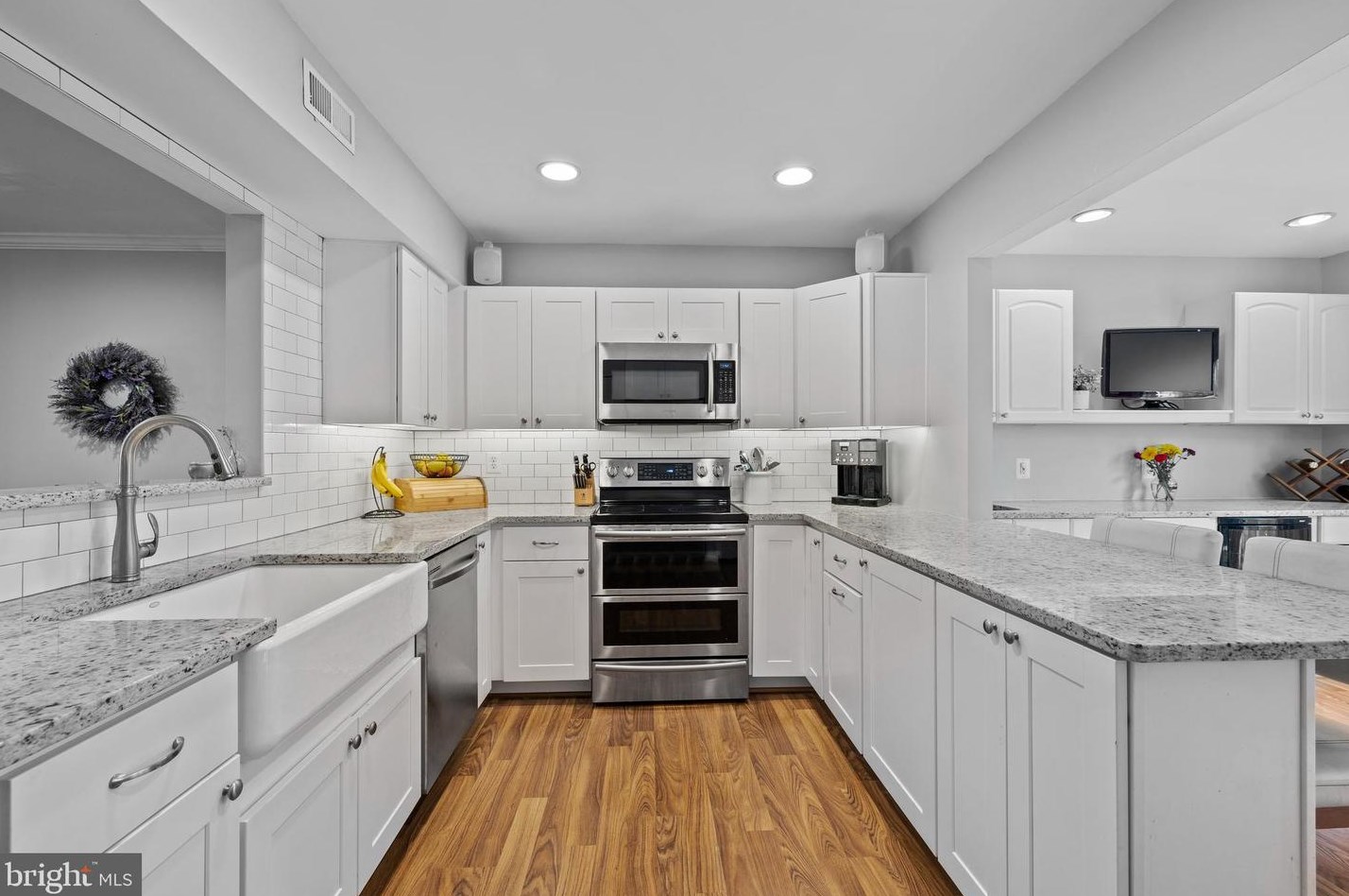 6112 Buckingham Mnr Dr, Baltimore MD exterior