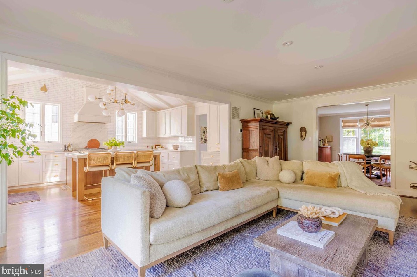 6421 Murray Hl Rd, Baltimore MD 21212-1028 exterior