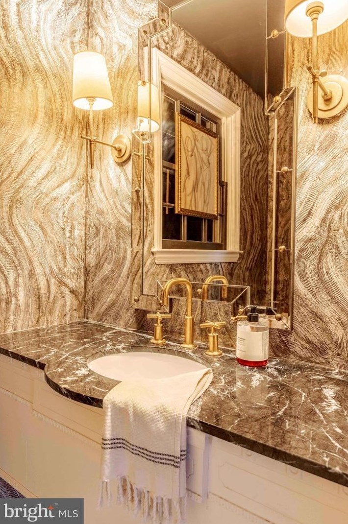 6421 Murray Hl Rd, Baltimore MD 21212-1028 exterior