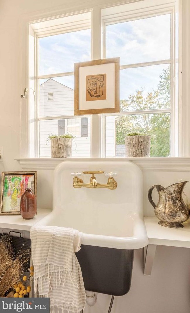 6421 Murray Hl Rd, Baltimore MD 21212-1028 exterior