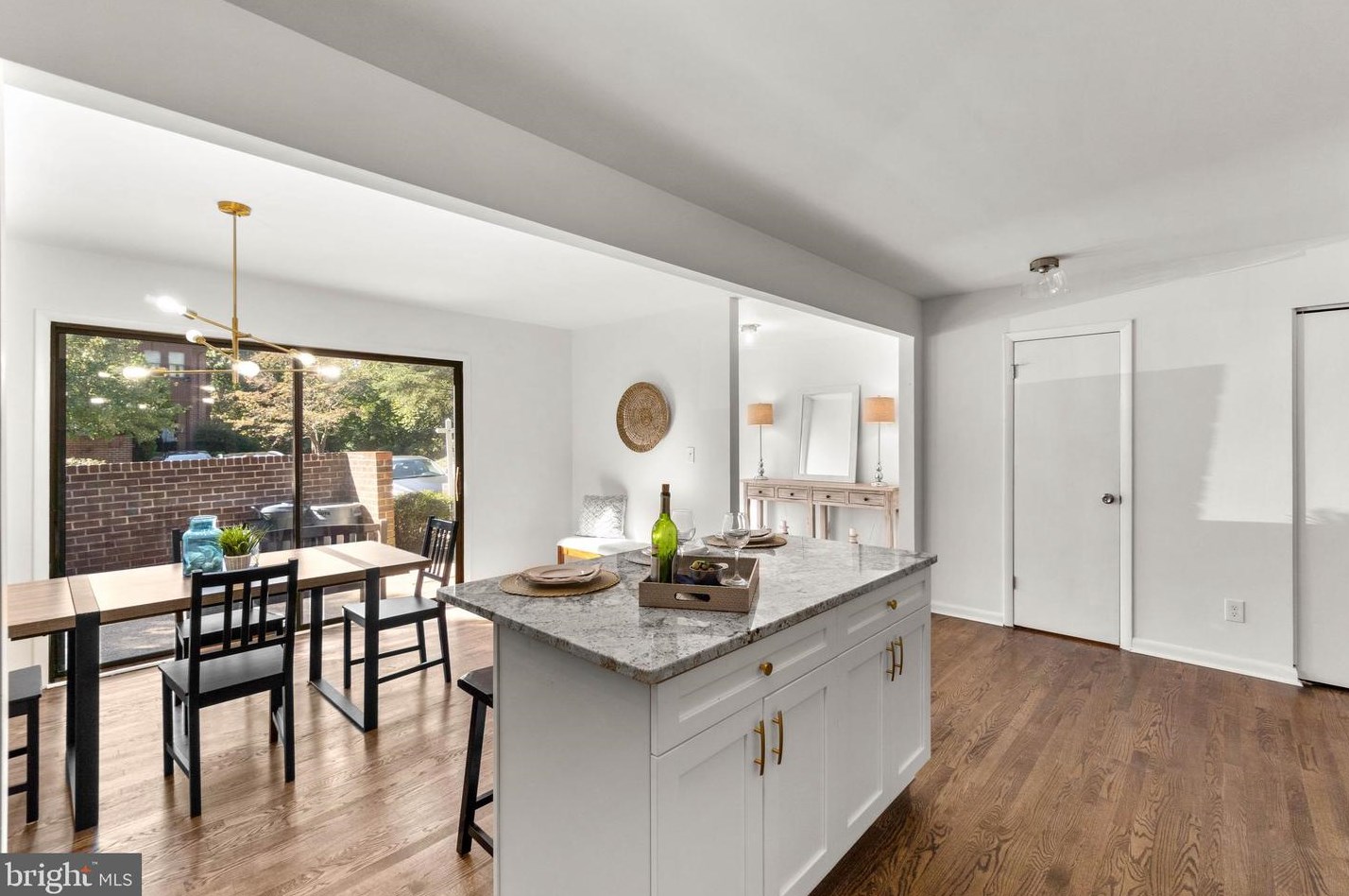6118 Buckingham Manor Dr, Baltimore, MD 21210-1004