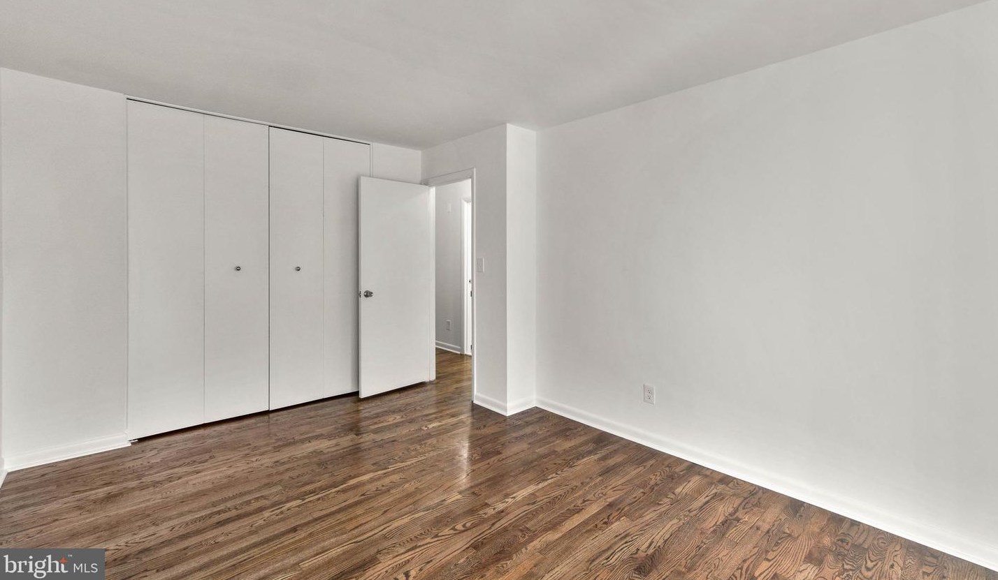 6118 Buckingham Mnr Dr, Baltimore MD 21210-1004 exterior